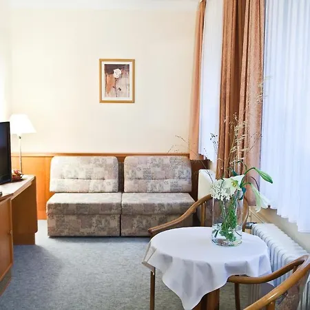 Hotel Saechsisches Haus - Hotel & Restaurant 3*