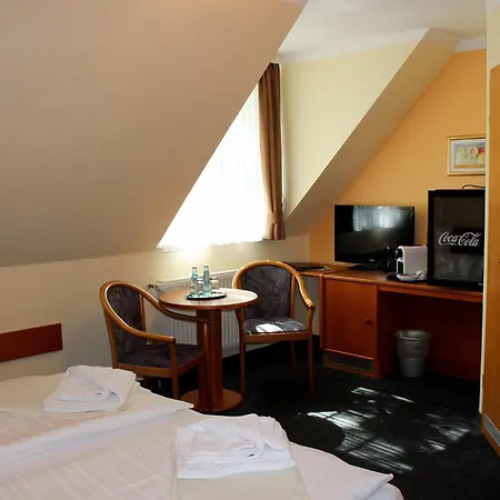 Hotel Saechsisches Haus - Hotel & Restaurant Berggiesshubel